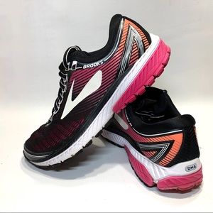 Brooks Womens Ghost 10 Running Shoe Black/Pink 8